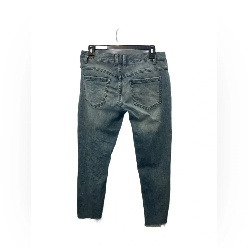 🧵 Free People W28 Jeans – Distressed Mid-Wash with Editorial Fade